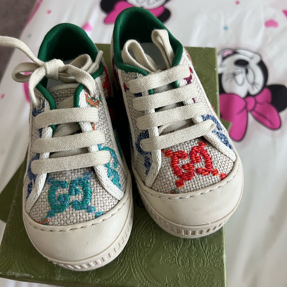 Authentic Gucci Shoes (Gently Worn) Euro Size 23/ Us6.5